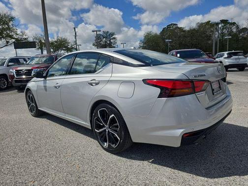 2025 Nissan Altima SR FWD