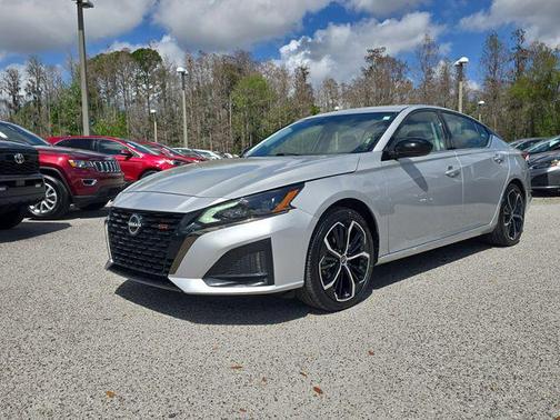 2025 Nissan Altima SR FWD