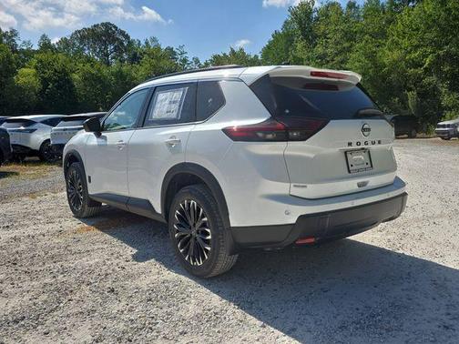 Everest White Pearl Tricoat 2026 Nissan Rogue Dark Armor