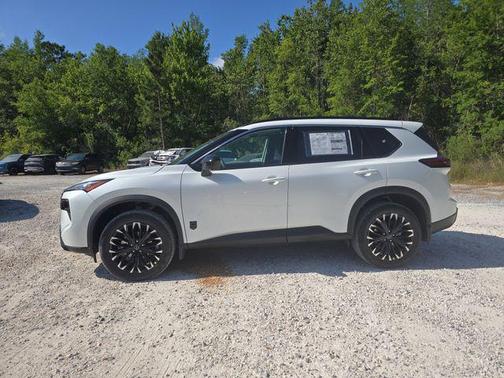 Everest White Pearl Tricoat 2026 Nissan Rogue Dark Armor