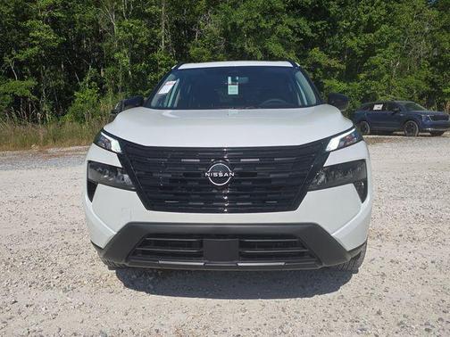Everest White Pearl Tricoat 2026 Nissan Rogue Dark Armor