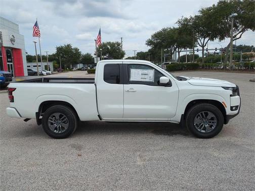 2025 Nissan Frontier SV