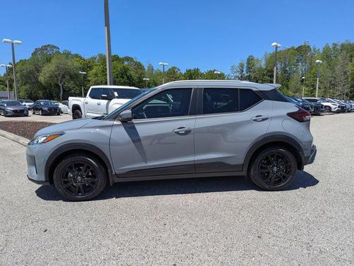 Boulder Gray Pearl 2022 Nissan Kicks SV