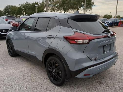 Boulder Gray Pearl 2022 Nissan Kicks SV