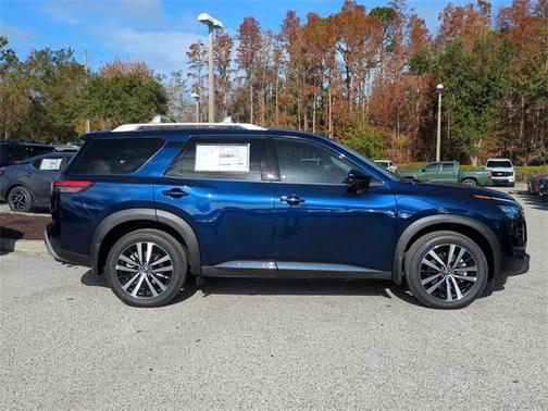 2025 Nissan Pathfinder Platinum FWD