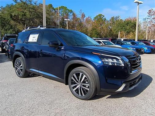 2025 Nissan Pathfinder Platinum FWD