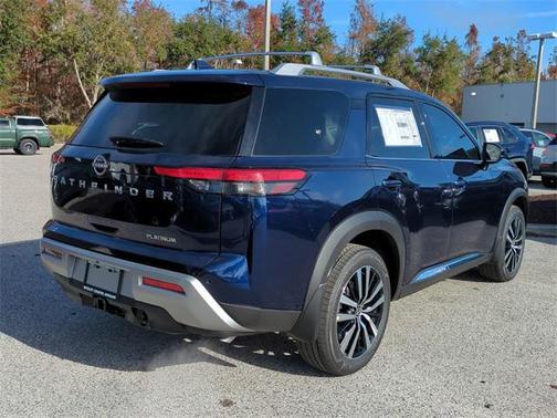 2025 Nissan Pathfinder Platinum FWD