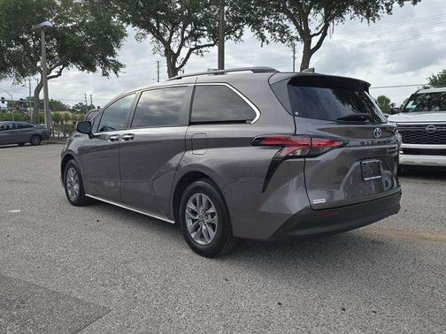 Predawn Gray Mica 2022 Toyota Sienna XLE