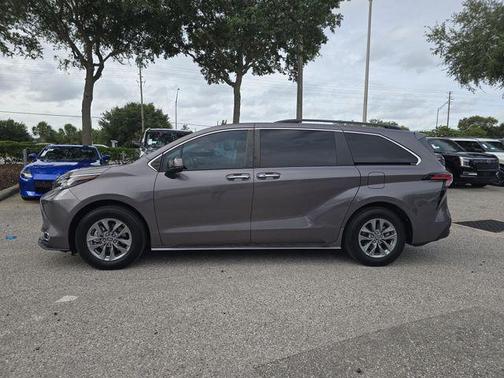 Predawn Gray Mica 2022 Toyota Sienna XLE
