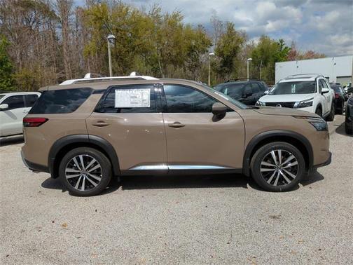 2025 Nissan Pathfinder Platinum FWD