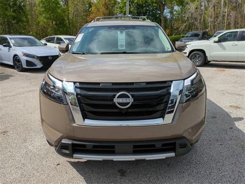 2025 Nissan Pathfinder Platinum FWD