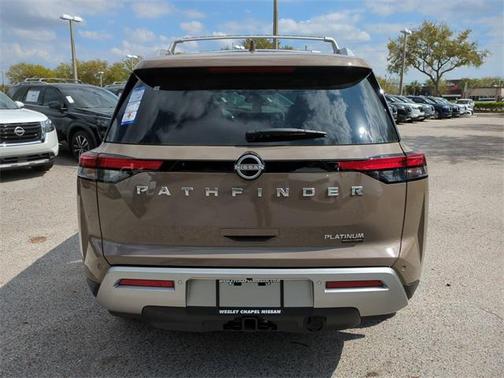 2025 Nissan Pathfinder Platinum FWD