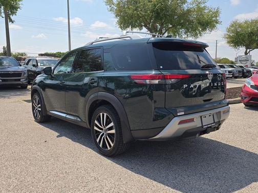 2024 Nissan Pathfinder Platinum 4WD