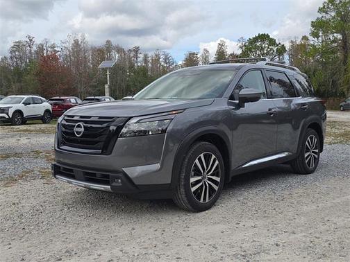 2025 Nissan Pathfinder Platinum FWD