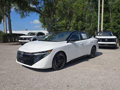 Aspen White Tricoat/Super Black 2026 Nissan Sentra SR