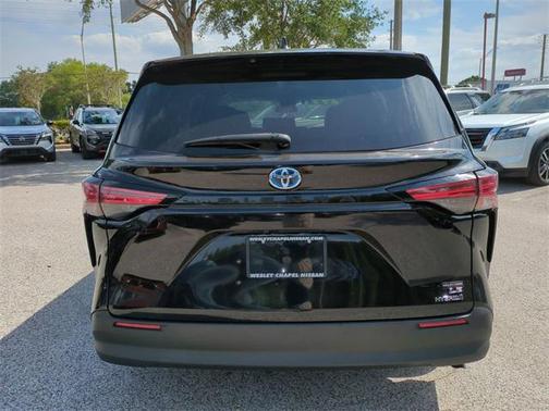 2022 Toyota Sienna LE