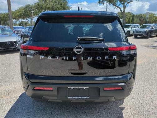 2025 Nissan Pathfinder S FWD