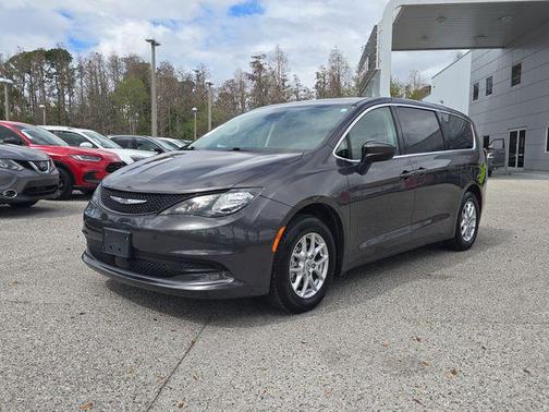 2023 Chrysler Voyager LX