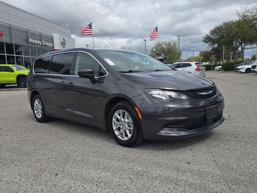 2023 Chrysler Voyager LX