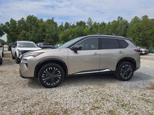 Champagne Silver Metallic/Super Black 2026 Nissan Rogue Platinum