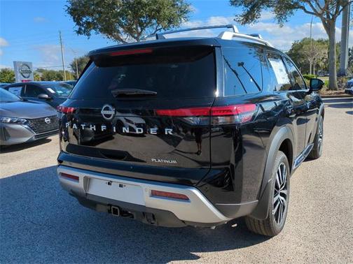 2025 Nissan Pathfinder Platinum FWD