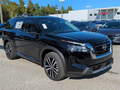 2025 Nissan Pathfinder Platinum FWD