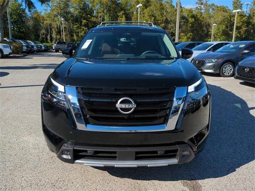 2025 Nissan Pathfinder Platinum FWD