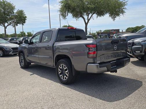 Gun Metallic 2024 Nissan Frontier SL