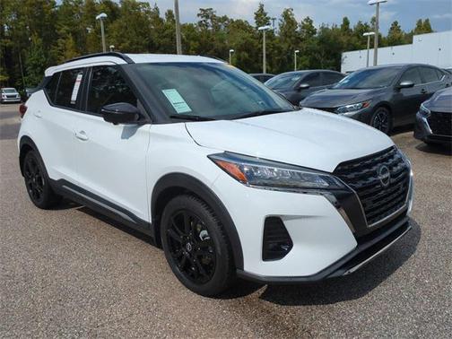 2023 Nissan Kicks SR