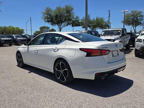 Glacier White 2025 Nissan Altima SR FWD