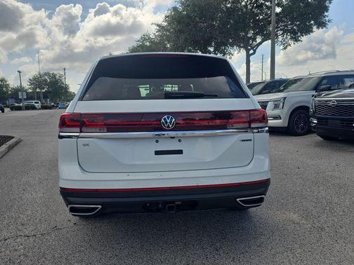 Pure White 2025 Volkswagen Atlas 2.0T SE w/Technology 4MOTION