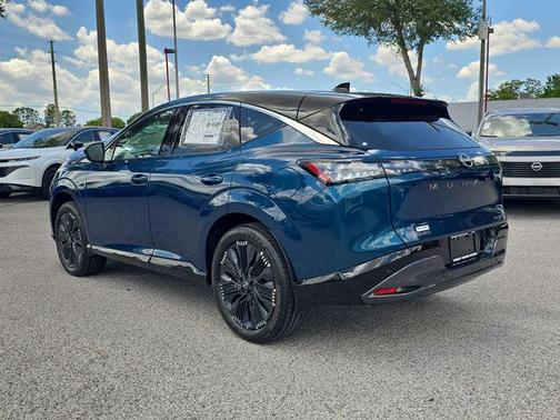 Aurora Blue Pearl Metallic/Super Black 2026 Nissan Murano Platinum