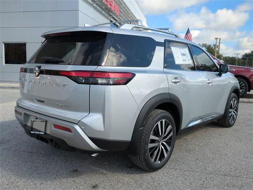 2025 Nissan Pathfinder Platinum FWD