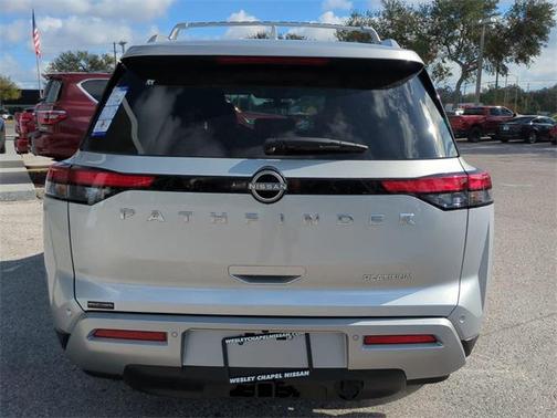 2025 Nissan Pathfinder Platinum FWD