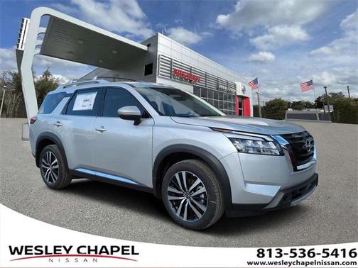 2025 Nissan Pathfinder Platinum FWD