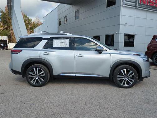 2025 Nissan Pathfinder Platinum FWD