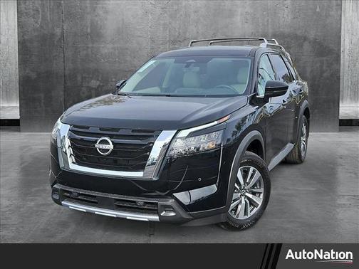 2025 Nissan Pathfinder SL FWD