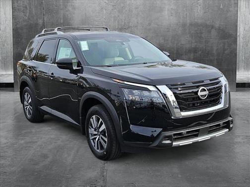 2025 Nissan Pathfinder SL FWD