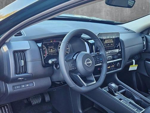 2025 Nissan Pathfinder SL FWD