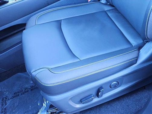 2025 Nissan Pathfinder SL FWD