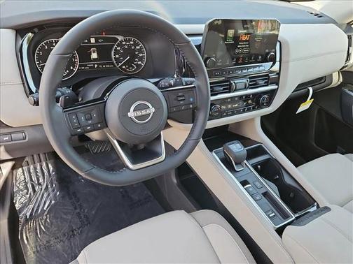 2025 Nissan Pathfinder SL FWD