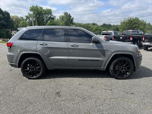 2022 Jeep Grand Cherokee Laredo