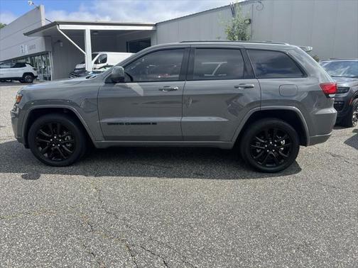 2022 Jeep Grand Cherokee Laredo
