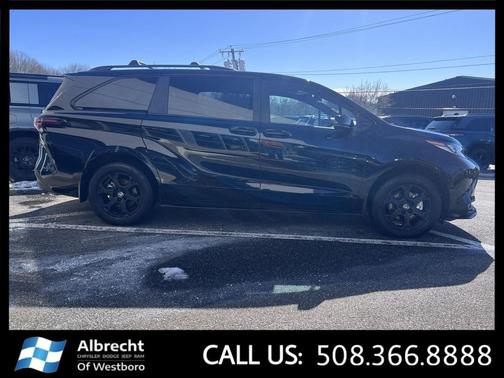 2025 Toyota Sienna Woodland Edition