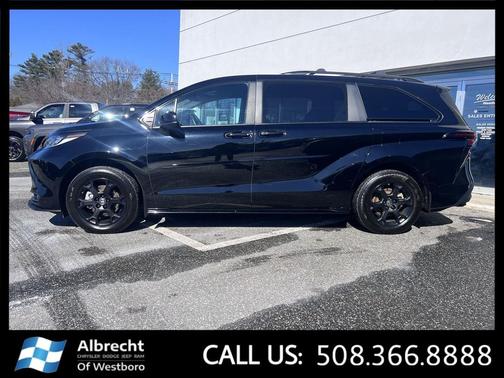 2025 Toyota Sienna Woodland Edition