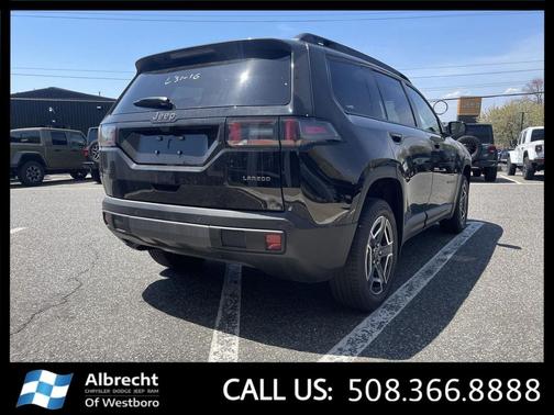 Diamond Black Crystal Pearlcoat 2026 Jeep Cherokee Laredo 4x4