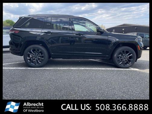 Diamond Black Crystal Pearlcoat 2026 Jeep Grand Cherokee Limited