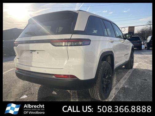 Bright White Clearcoat 2026 Jeep Grand Cherokee Altitude