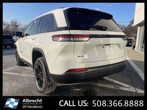 Bright White Clearcoat 2026 Jeep Grand Cherokee Altitude