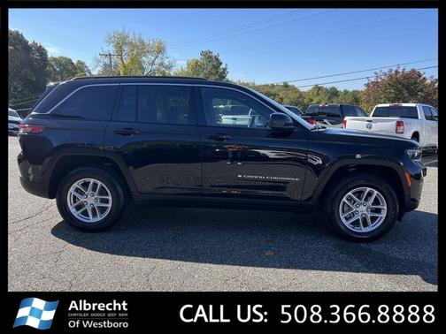 2025 Jeep Grand Cherokee Laredo